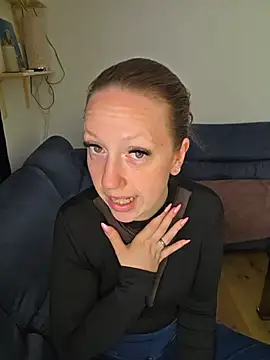 SweetGermanAlina online show from 05-20-26, 11:51