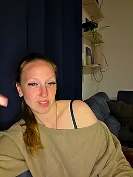 SweetGermanAlina online show from 05-17-26, 09:48