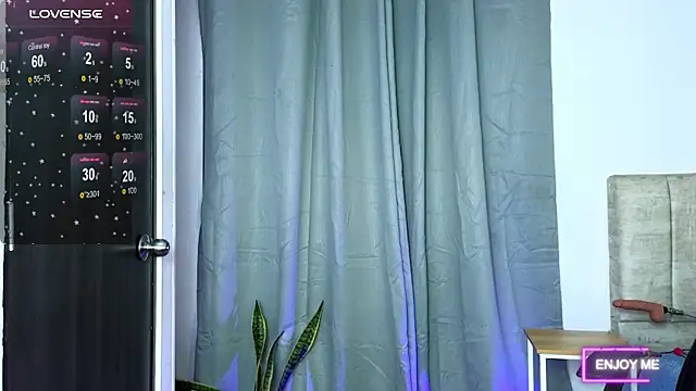 megangil  online show from 05-21-26, 09:17