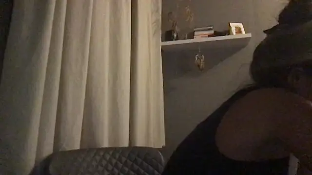 Snapshot of Miss_juicybabes chatting on 05-08-26, 11:30 Miss juicybabes online show from 05-08-26, 11:30