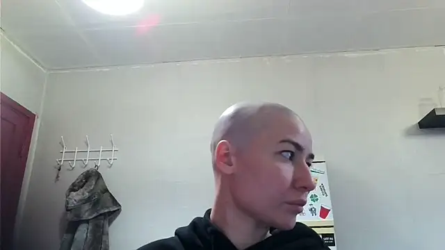 Julia Bright online show from 04-30-26, 05:09