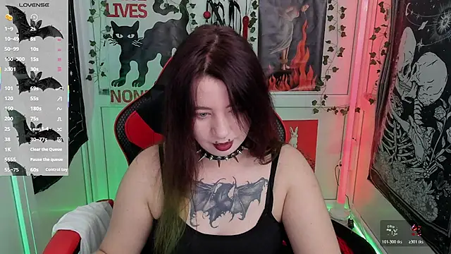 Snapshot of PurpleRune chatting on 06-15-26, 01:00 PurpleRune online show from 06-15-26, 01:00