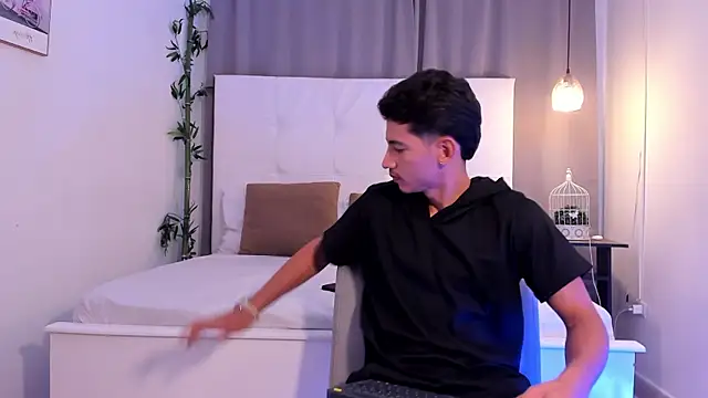 Alejo-and-Thiago online show from 07-18-26, 12:14
