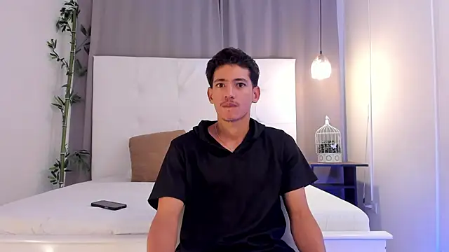 Alejo-and-Thiago online show from 07-06-26, 12:23