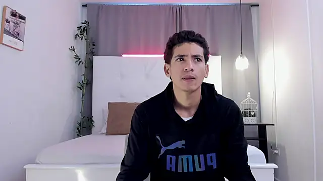 Alejo-and-Thiago online show from 06-20-26, 12:32