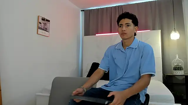 Alejo-and-Thiago online show from 05-10-26, 01:14