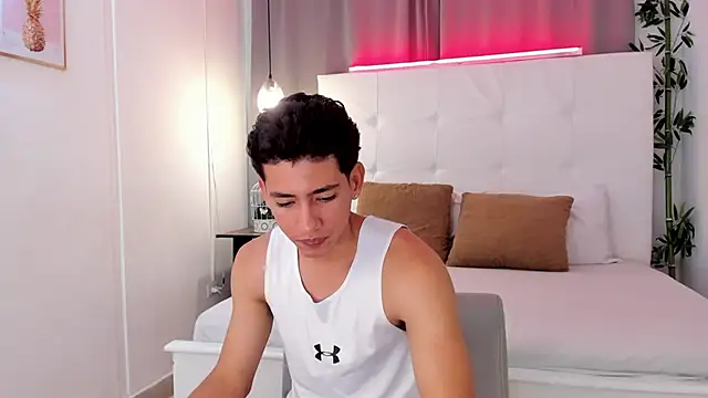 Alejo-and-Thiago online show from 06-15-26, 01:44