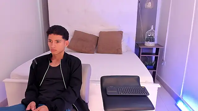 Alejo-and-Thiago online show from 05-19-26, 12:23
