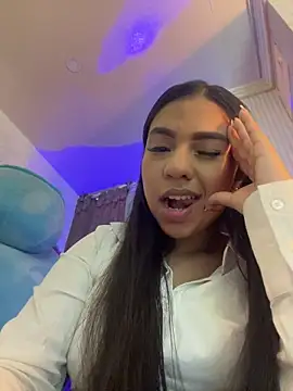 Snapshot of Dulcerouss__ chatting on 05-26-26, 11:41 Dulcerouss online show from 05-26-26, 11:41