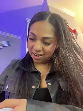 Snapshot of Dulcerouss__ chatting on 06-16-26, 11:54 Dulcerouss online show from 06-16-26, 11:54