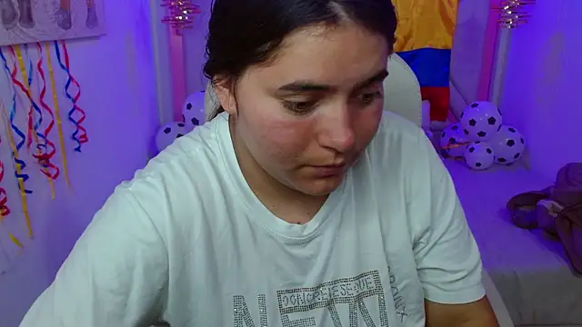 Snapshot of Laurha_ chatting on 06-29-26, 07:57 Laurha online show from 06-29-26, 07:57