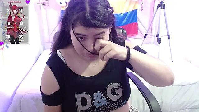 Laurha  online show from 06-15-26, 07:57