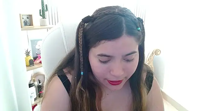Laurha  online show from 05-18-26, 07:51