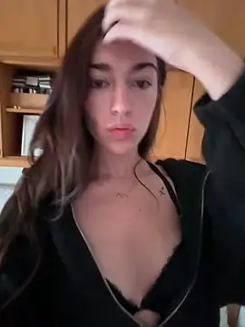 AdrianaSolerr online show from 05-05-26, 03:04