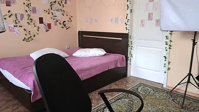 Melania Cook online show from 06-18-26, 02:00