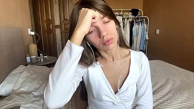 TrishIsaac online show from 05-22-26, 06:22
