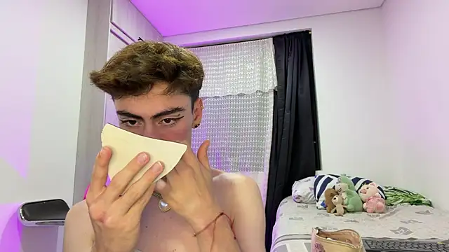  peachyboy online show from 07-04-26, 04:19