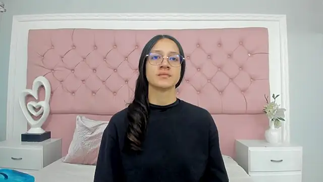 SarahDoll   online show from 06-05-26, 12:44