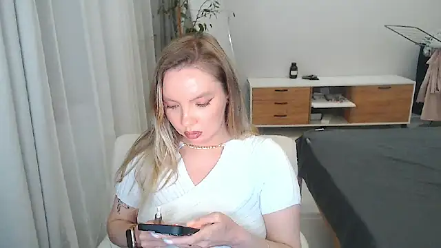 PolinaXXXXXJones online show from 05-07-26, 06:33