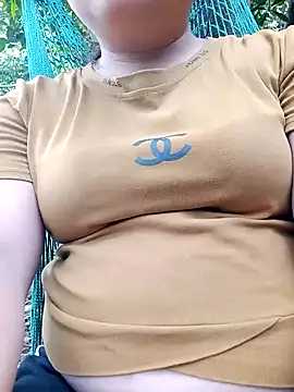 Lily Henry online show from 05-06-26, 04:49