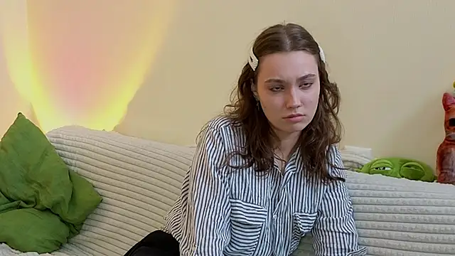 JolieDerringer online show from 05-11-26, 07:43
