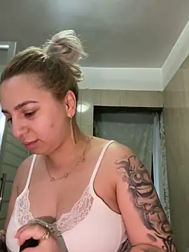 AmandaSnack online show from 05-18-26, 05:02