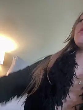 Snapshot of daisycollins chatting on 05-26-26, 03:04 daisycollins online show from 05-26-26, 03:04