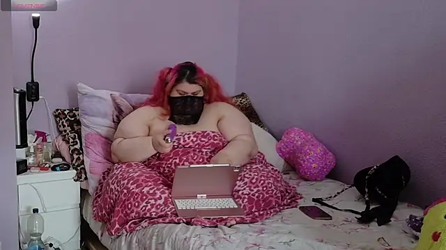 Snapshot of Lady_KitsuneBIG chatting on 07-07-26, 06:47 Lady KitsuneBIG online show from 07-07-26, 06:47