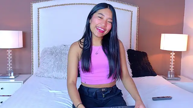 Snapshot of hanaluna_ chatting on 05-27-26, 02:13 hanaluna online show from 05-27-26, 02:13