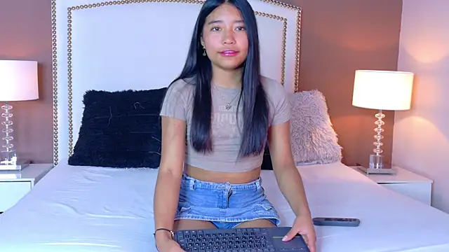 Snapshot of hanaluna_ chatting on 05-12-26, 05:30 hanaluna online show from 05-12-26, 05:30