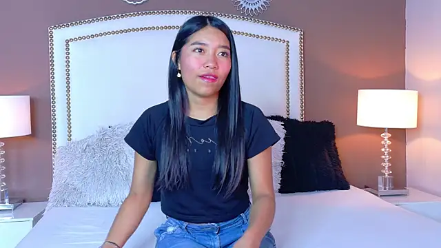 Snapshot of hanaluna_ chatting on 06-09-26, 02:51 hanaluna online show from 06-09-26, 02:51