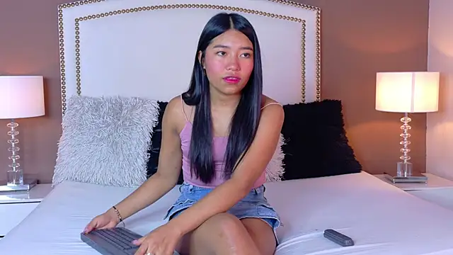 Snapshot of hanaluna_ chatting on 06-13-26, 02:59 hanaluna online show from 06-13-26, 02:59