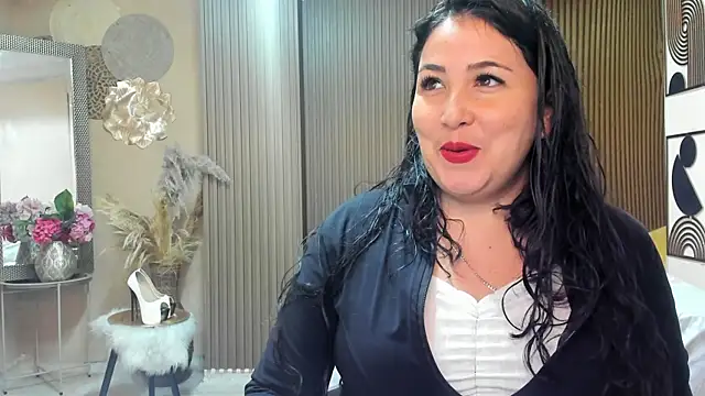 BBWLuxuryMuse online show from 05-25-26, 11:42