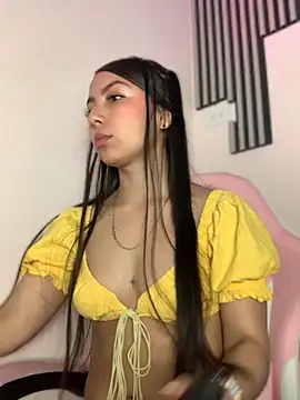 Julieth ec online show from 05-22-26, 12:25