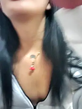 SCARLETVELVET  online show from 06-18-26, 02:00