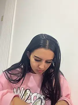 SCARLETVELVET  online show from 06-19-26, 02:01