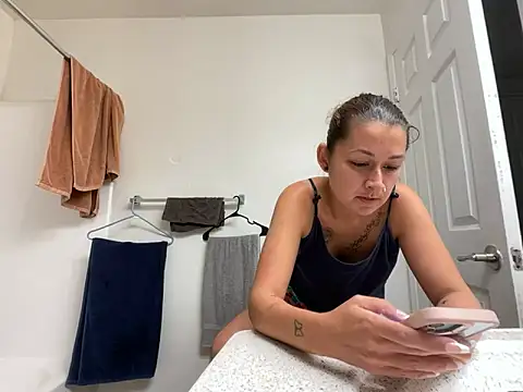 Baybeecakes online show from 05-17-26, 04:01