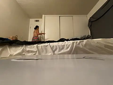 Baybeecakes online show from 05-28-26, 03:47