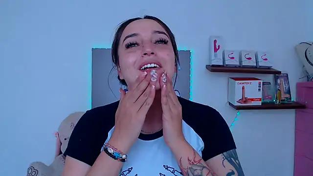 anyela bubble18 online show from 07-14-26, 09:10