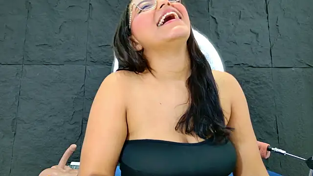 JessiBannkss online show from 06-01-26, 01:00