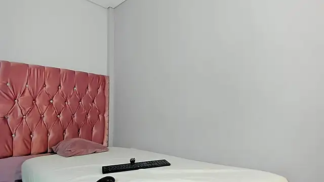 aisha moore online show from 06-18-26, 07:30