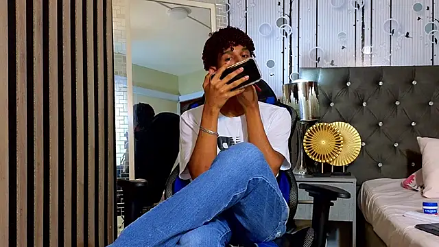 Alex Bloom online show from 06-10-26, 07:37