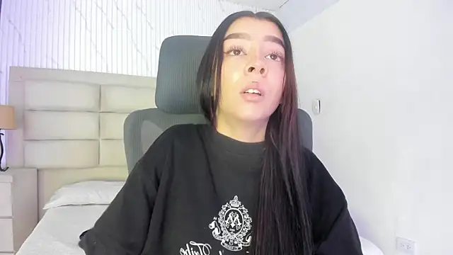 MelCherry online show from 06-20-26, 04:17