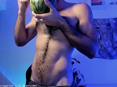 Snapshot of LarryGarzon chatting on 06-05-26, 01:10 LarryGarzon online show from 06-05-26, 01:10