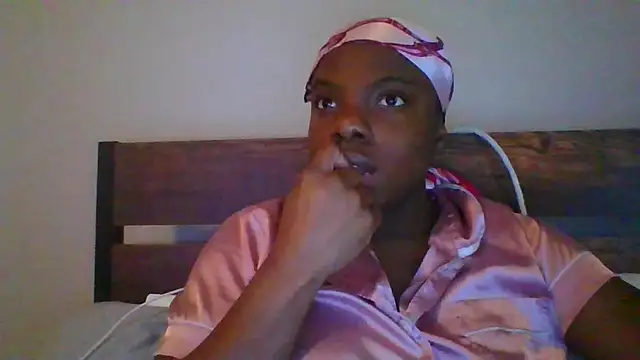 Snapshot of princesselizabeth chatting on 05-24-26, 09:04 princesselizabeth online show from 05-24-26, 09:04