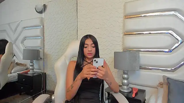 Snapshot of KattyLilli chatting on 06-27-26, 02:39 KattyLilli online show from 06-27-26, 02:39