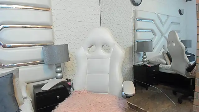 Snapshot of KattyLilli chatting on 05-31-26, 10:10 KattyLilli online show from 05-31-26, 10:10