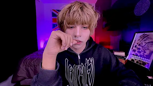 Aronn 44 online show from 06-16-26, 01:38