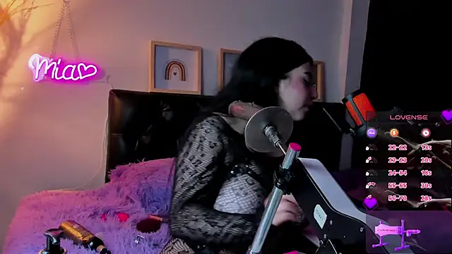 mia valentine   online show from 06-11-26, 08:50