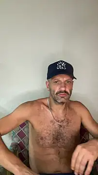 Snapshot of french_solo_X chatting on 06-08-26, 06:03 french solo X online show from 06-08-26, 06:03